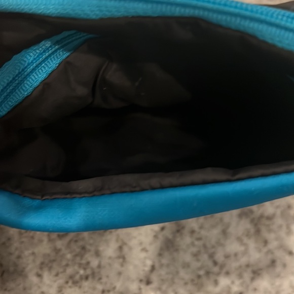 Roosport Magnetic Running Pouch - Picture 4 of 8